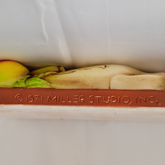 Vintage 1971 Chalkware Cutting Board Wall Hanging - Picture 3 of 3